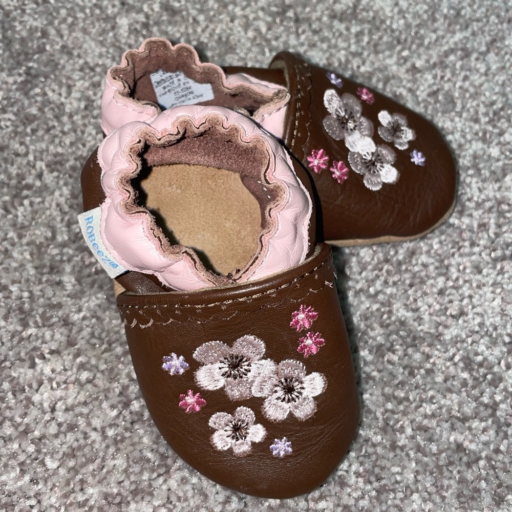 Robeez 0-6 months soft leather shoe